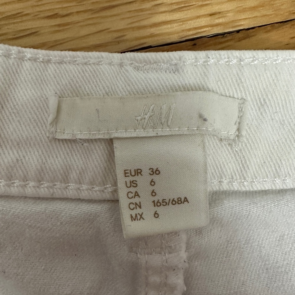 H&M Shorts - Picture 2 of 3
